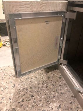 Люк под плитку Нажимной Стелс 500*600 Люк под плитку Нажимной Стелс 500*600